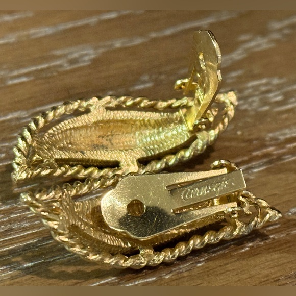 Hattie Carnegie Vintage and Signed Gold Tone Clear Rhinestone Clip Earrings - Picture 2 of 6